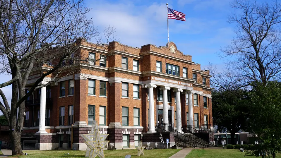 Freemont County courthouse in Fairfield, TX